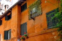 Trastevere, edicola sacra